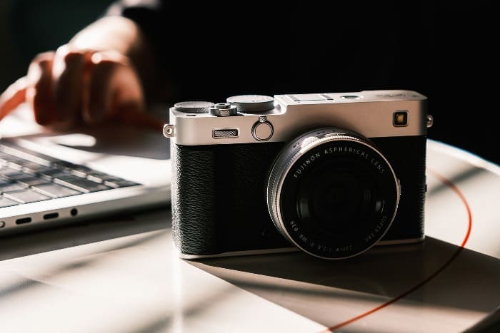  Fujifilm X-E5 trở thành công cụ phù hợp cho vlog, video đời sống và dự án cá nhân