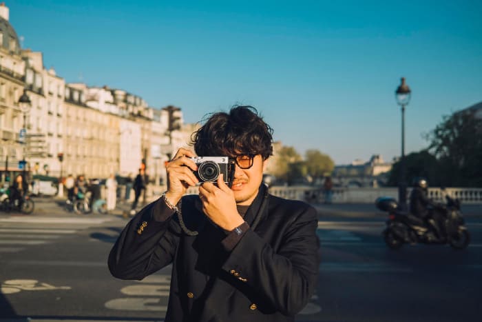 Fujifilm X-E5 sở hữu thiết kế nhỏ gọn với kích thước 121.3 * 72.9 * 32.7 mm và trọng lượng 445 gram bao gồm pin và thẻ nhớ