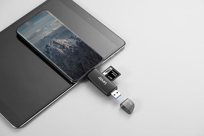 Một trong những điểm mạnh nổi bật của đầu đọc thẻ nhớ Lexar 2 đầu chính là tốc độ truyền tải dữ liệu lên đến 205 MB/s