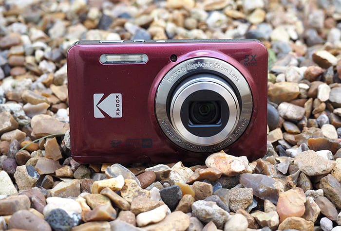 Flash tích hợp trên Kodak Pixpro FZ55 hoạt động hiệu quả ở khoảng cách gần