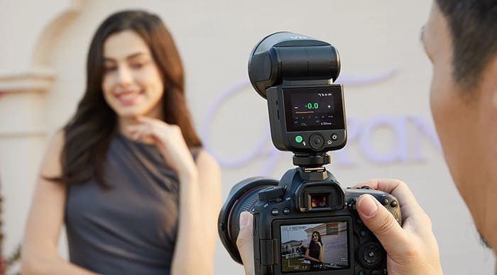 Flash Godox V1 Mid là phiên bản mới nhất trong dòng đèn flash máy ảnh đầu tròn TTL Li-ion của Godox