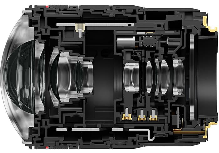 Ống kính được xây dựng từ 16 thấu kính trong 11 nhóm, bao gồm 5 thấu kính tán xạ cực thấp UD và 2 thấu kính phi cầu