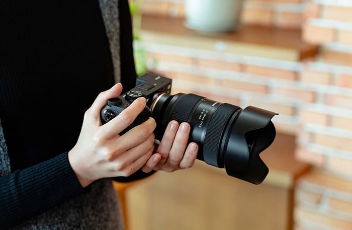 Tamron 35-100mm F/2.8 Di III VXD là ống kính zoom cao cấp dành cho hệ máy ảnh mirrorless full-frame