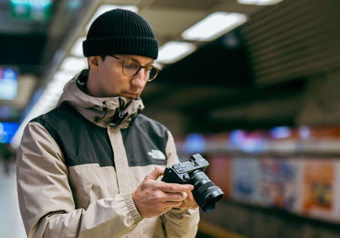 So với phiên bản 16mm f/1.4 DC Contemporary trước đây, phiên bản 15mm f/1.4 này ngắn hơn khoảng 30%