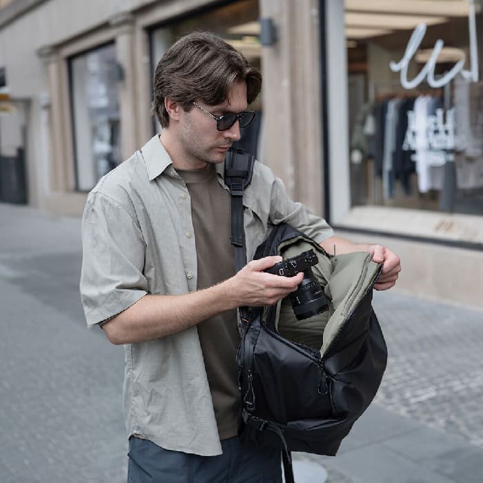 Bề mặt ngoài hạn chế trầy xước và dễ vệ sinh, đảm bảo độ bền lâu dài trong quá trình sử dụng thường xuyên