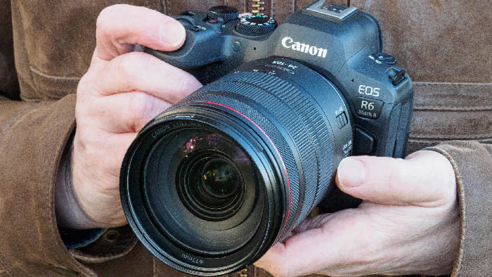 Trong nhiều trường hợp, việc mua ngay là lựa chọn hợp lý nếu bạn có dự án, công việc hoặc sự kiện sắp diễn ra cần đến thiết bị mới