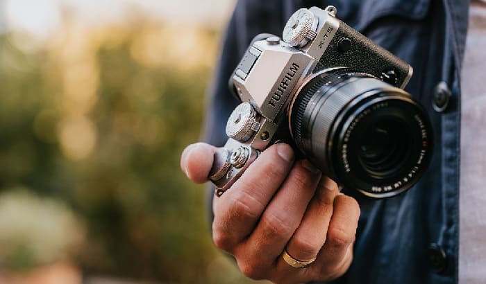 Giá bán cũng là yếu tố đáng cân nhắc vì không phải lúc nào model cũ cũng giảm mạnh khi phiên bản mới ra mắt