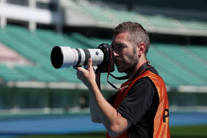 Chữ L đại diện cho dòng ống kính chuyên nghiệp của Canon với chất lượng quang học cao