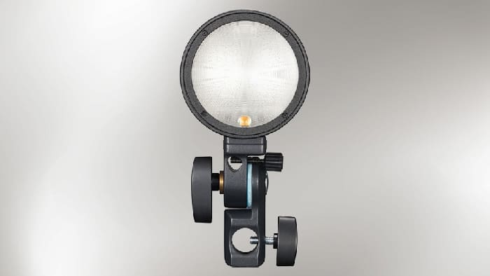 AD100Pro II tiếp tục duy trì công suất tối đa 100Ws