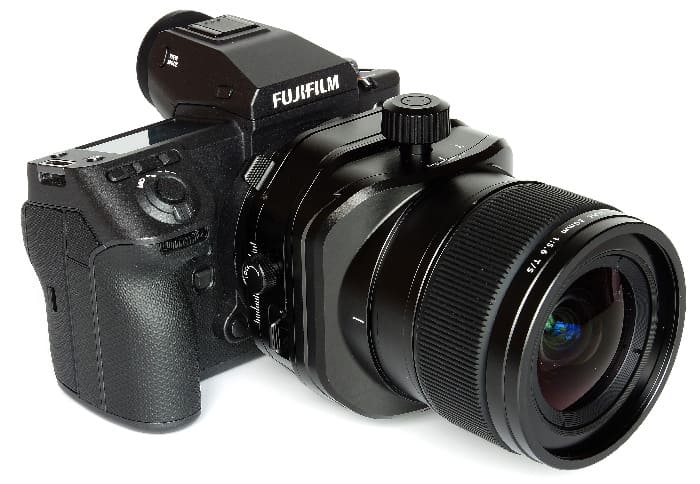 T/S là viết tắt của Tilt-Shift, một loại ống kính cho phép điều chỉnh mặt phẳng lấy nét và góc nhìn của hình ảnh