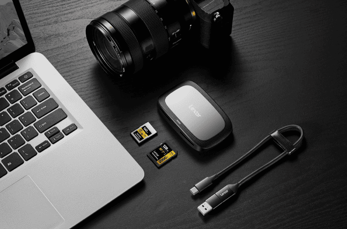 Đầu đọc được trang bị hai khe riêng biệt gồm CFexpress Type A và SD