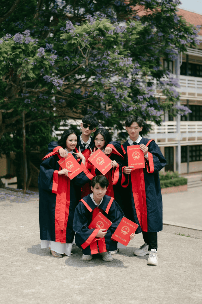 Concept đồ cử nhân là lựa chọn mang ý nghĩa đặc biệt khi đánh dấu cột mốc trưởng thành của mỗi tập thể