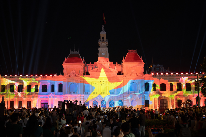 Phố đi bộ Nguyễn Huệ là nơi tập trung nhiều hoạt động nhất trong dịp lễ