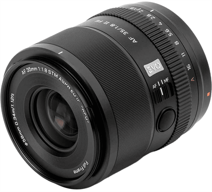 Ống kính có khẩu độ lớn f/1.8 mang lại lợi thế đáng kể khi chụp trong điều kiện thiếu sáng