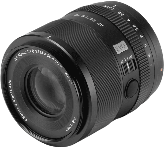 Khẩu độ lớn f/1.8 mang lại khả năng thu sáng ấn tượng, giúp người dùng dễ dàng làm việc trong môi trường thiếu sáng