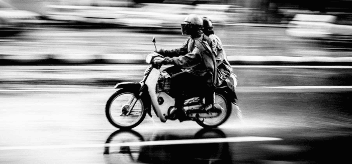 Tốc độ màn trập là yếu tố quan trọng nhất khi chụp lia máy vì nó quyết định độ dài và độ rõ của các vệt mờ chuyển động