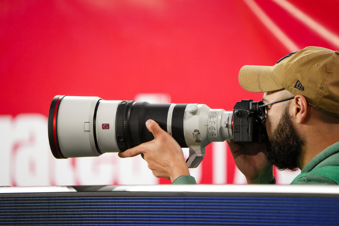 Sony FE 100-400mm f/4.5 GM OSS tích hợp hệ thống chống rung Optical SteadyShot