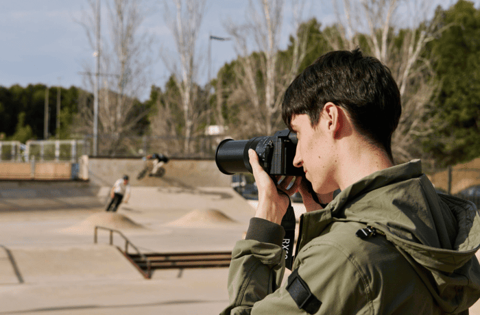 Khả năng quay video là một trong những điểm nổi bật của Sony RX10 V khi hỗ trợ ghi hình UHD 4K lên đến 60fps