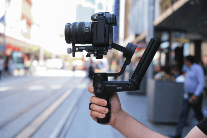Gimbal sẽ hỗ trợ giữ thiết bị ổn định, hạn chế tối đa những rung lắc không mong muốn