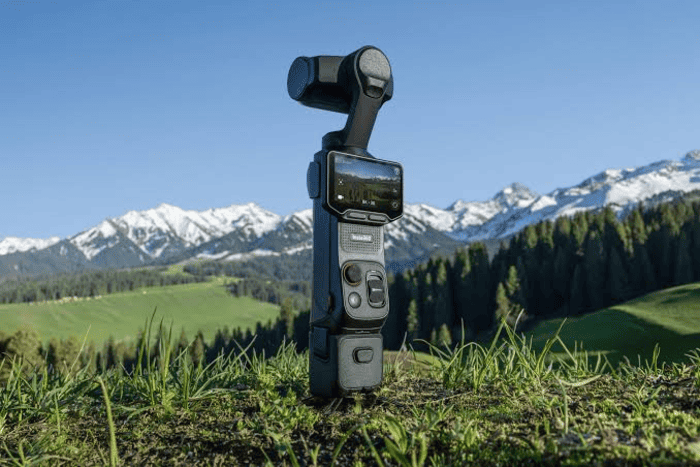 Màn hình điều khiển tháo rời là một trong những điểm đáng chú ý trên Insta360 Luna Ultra