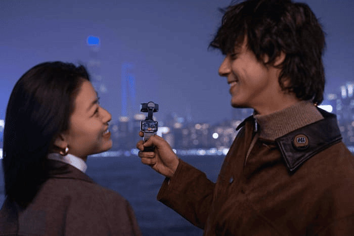 Hệ thống gimbal của Insta360 Luna Ultra giúp kiểm soát chuyển động hiệu quả trong phần lớn tình huống sử dụng