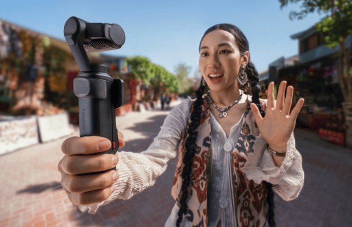 Insta360 Luna Ultra sử dụng pin tích hợp bên trong và không thể tháo rời bởi người dùng