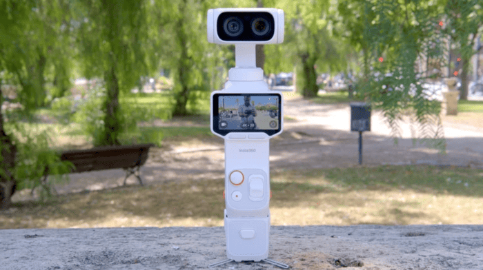 Insta360 Luna Ultra có Pan từ -63° đến 240°, Tilt từ -98° đến 180° và Roll từ -63° đến 220°