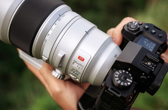 Bên trong Fujifilm XF 400mm F/4.5 R LM OIS WR là cấu trúc quang học gồm 21 thấu kính chia thành 14 nhóm