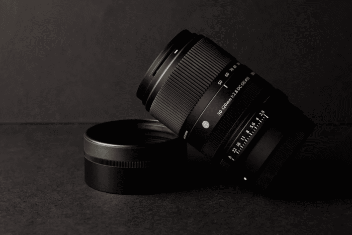 Khẩu độ F2.8 cố định là một trong những điểm nổi bật của Sigma 50-120mm F2.8 DC OS Contemporary
