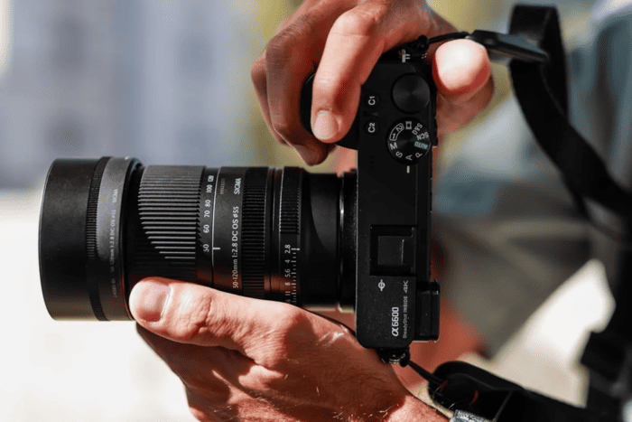 Sigma 50-120mm F2.8 DC OS Contemporary được trang bị cấu trúc hỗ trợ chống bụi, chống ẩm