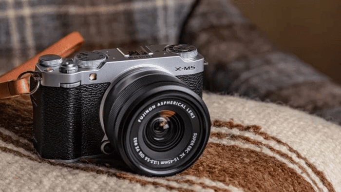 Fujifilm X-M5 là lựa chọn phù hợp nhờ thiết kế nhỏ gọn, cảm biến APS-C X-Trans CMOS 4 26,1MP
