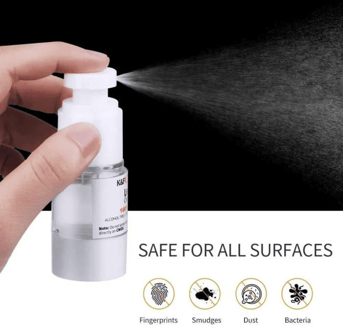 Dung dịch vệ sinh đi kèm có dung tích 15ml