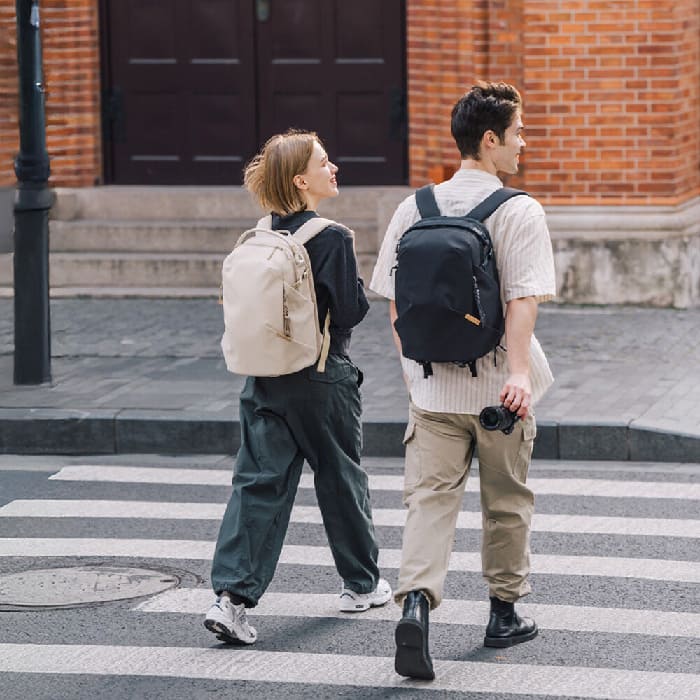 Không chỉ chú trọng đến công năng, balo còn được thiết kế với hệ thống dây đeo linh hoạt bao gồm dây đeo balo và dây đeo ngực