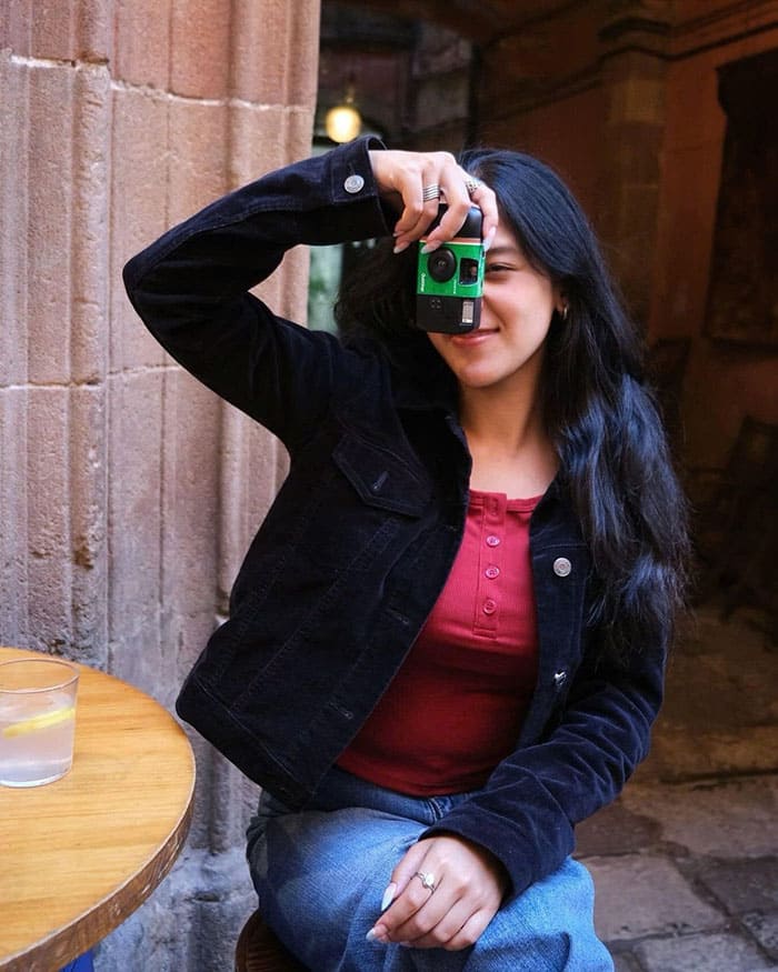 Fujifilm QuickSnap Flash 400 là dòng máy ảnh chụp một lần (disposable camera)