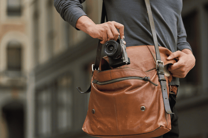 Ống kính này được thiết kế hướng đến tính di động với kích thước rất nhỏ gọn, phù hợp cho các chuyến đi hoặc sử dụng hàng ngày