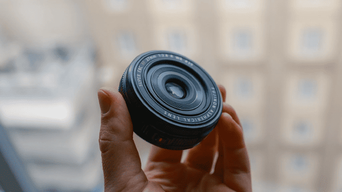 Nếu ưu tiên gọn nhẹ có thể chọn XF 27mm f/2.8 với thiết kế pancake