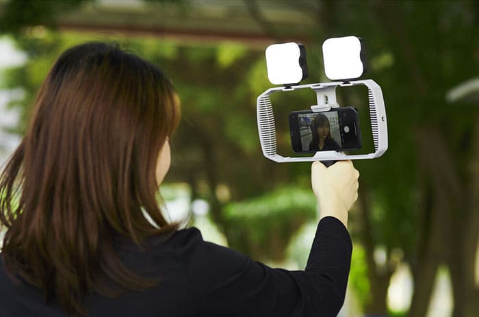 Điểm gây ấn tượng mạnh mẽ nhất của đèn LED Godox LED6R Litemons chính là kích thước vật lý chỉ 77 x 66 x 30mm cùng trọng lượng siêu nhẹ 110Gram