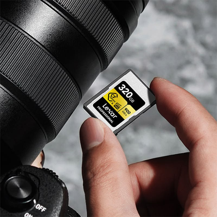 Lexar thường có mức giá dễ tiếp cận hơn so với SanDisk ở cùng dung lượng và chuẩn tốc độ