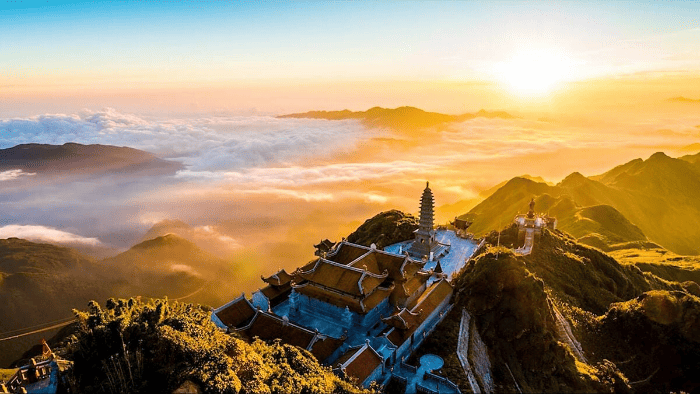 Fansipan là điểm trekking mang tính chinh phục với độ cao hơn 3.000m
