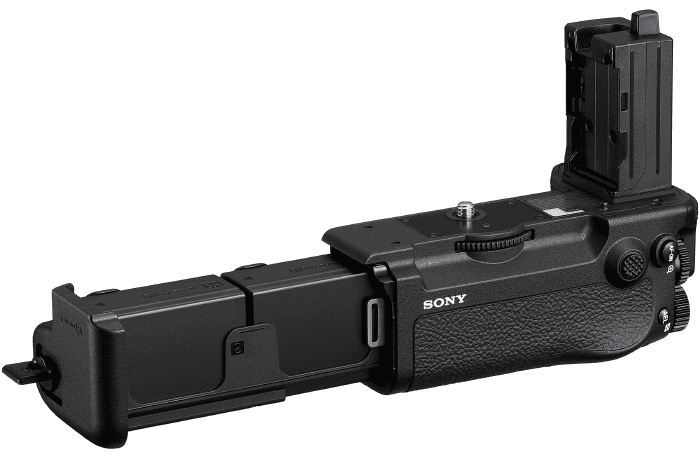 Sony VG-C6 hỗ trợ sử dụng một hoặc hai viên pin NP-SA100 nhằm tăng thời lượng hoạt động hiệu quả cho máy ảnh