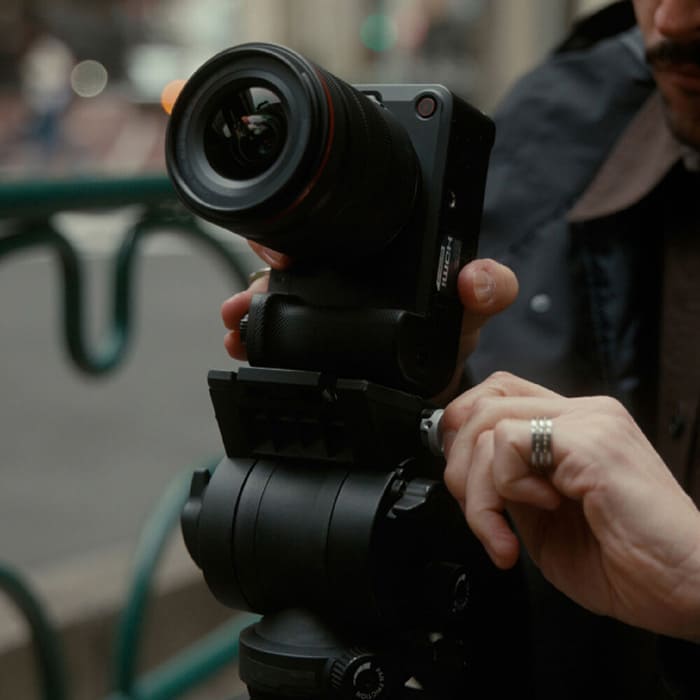 Canon EOS R6 V được thiết kế với trọng tâm dành cho video creator và filmmaker chuyên nghiệp