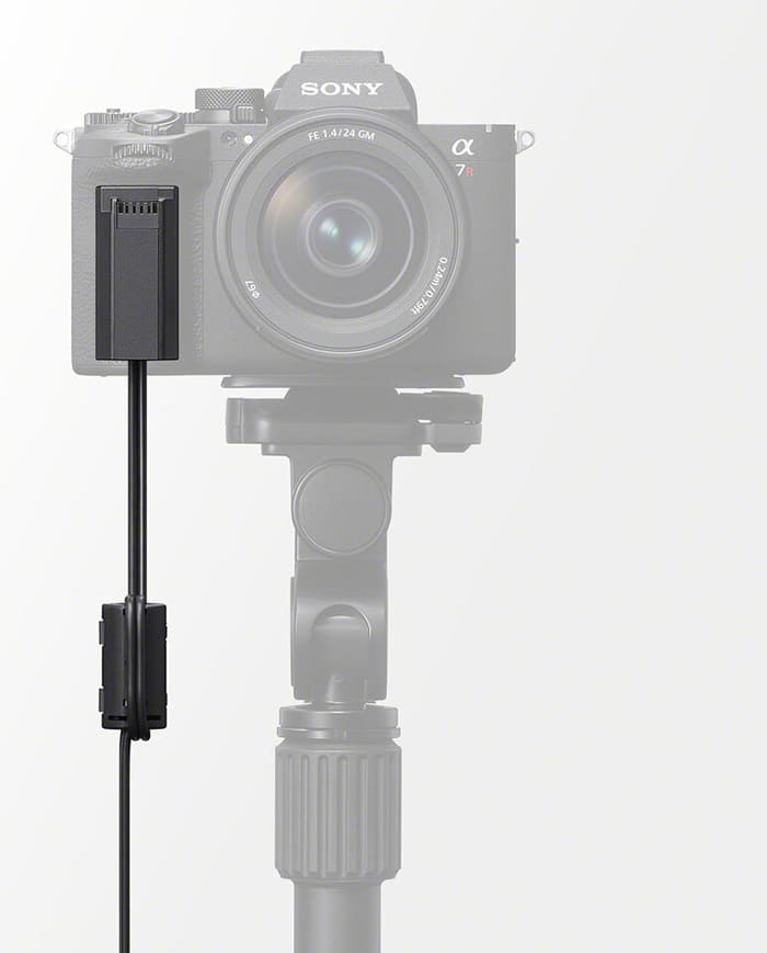 Một trong những ưu điểm nổi bật của pin ảo Dummy Sony DC-C2 là khả năng giải phóng cổng USB Type-C trên thân máy ảnh