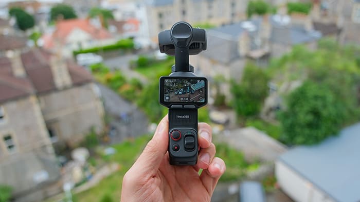 Ngoài camera chính, Insta360 Luna Ultra còn sở hữu ống kính tele Leica Summicron với cảm biến 1/1.3 inch và khẩu độ f/2