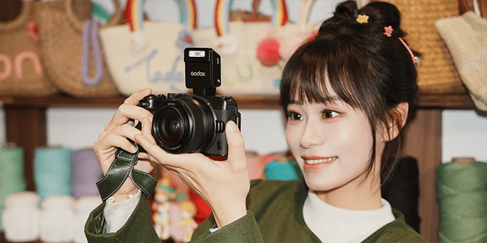 Godox iT22 phù hợp cho người mới làm quen với đèn flash cũng như các nhiếp ảnh gia cần một giải pháp chiếu sáng di động cho chụp chân dung, sản phẩm, đời sống hàng ngày và du lịch