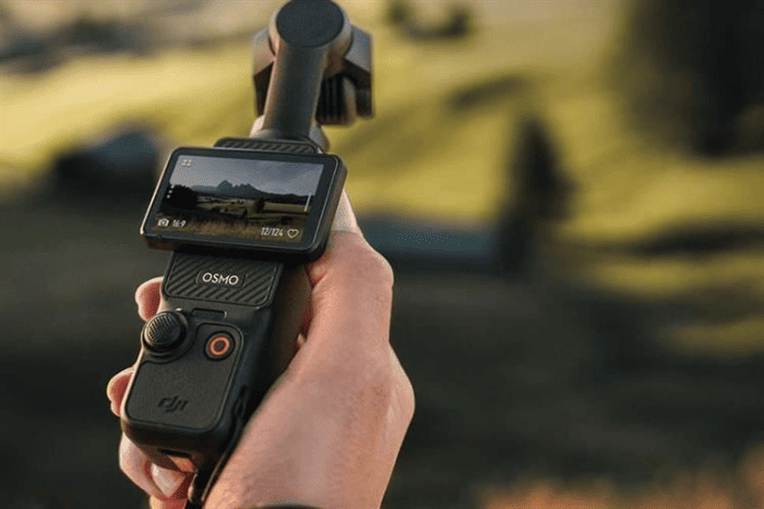 Pocket 3 sử dụng ActiveTrack 6.0 kết hợp gimbal 3 trục, giúp giữ khung hình ổn định khi quay người di chuyển