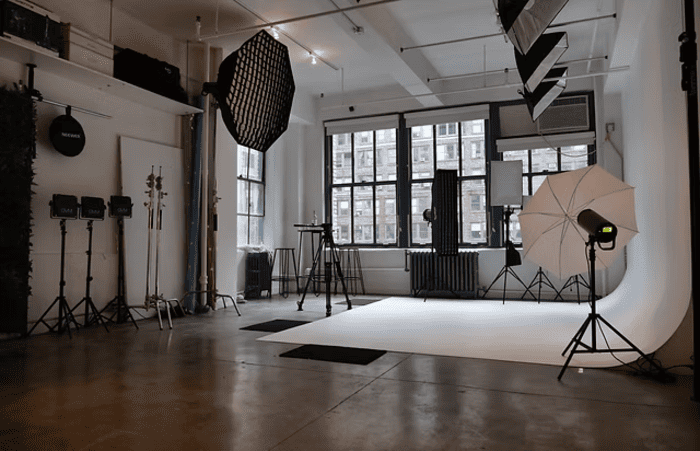 Softbox giúp nguồn sáng trở nên mềm mại, giảm bóng gắt và tạo ánh sáng đều trên chủ thể