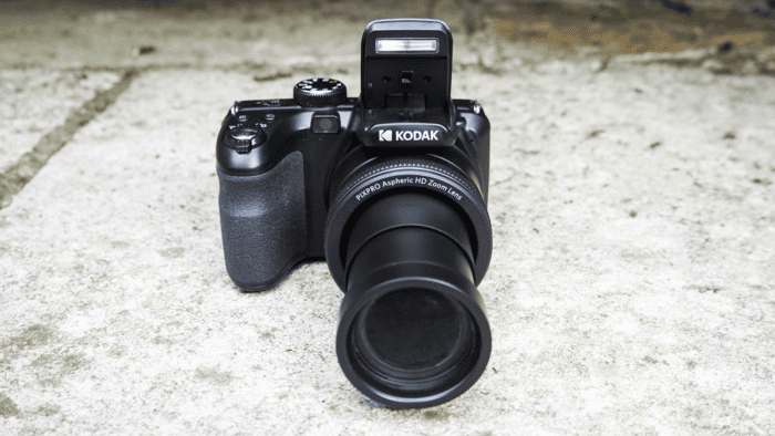 Điểm nổi bật của Kodak Pixpro AZ425 nằm ở ống kính có tiêu cự 4.3 - 180.6 mm