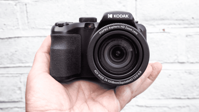 Kodak Pixpro AZ425 có kích thước 112.7 * 81.6 * 84.4 mm và trọng lượng 444 Gram