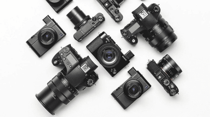 Sony xây dựng hệ sinh thái máy ảnh trải dài từ các dòng mirrorless APS-C nhỏ gọn đến những mẫu full-frame cao cấp