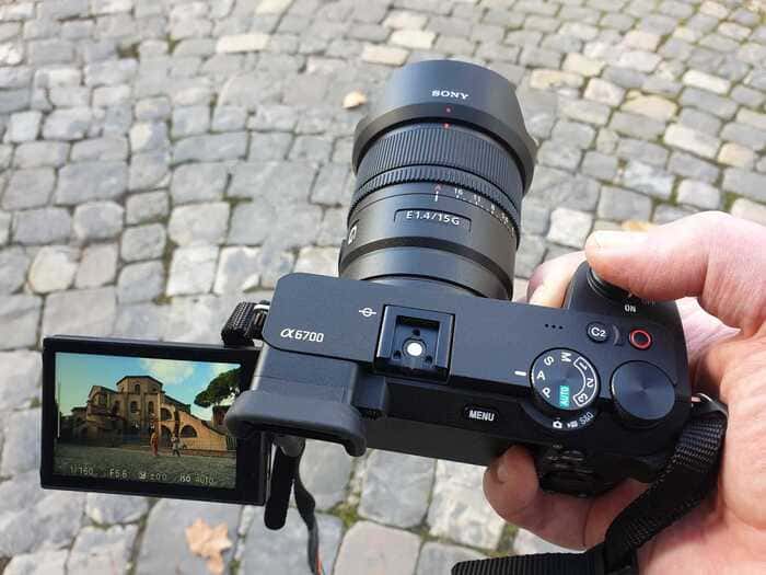 Sony A6700 được trang bị cảm biến Exmor R CMOS 26MP, bộ xử lý BIONZ XR và chip AI chuyên xử lý nhận diện chủ thể
